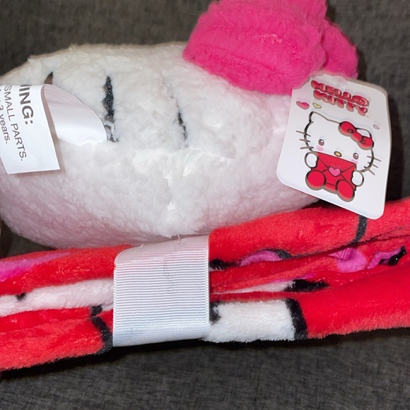 24HR DROP ⬇️ 4PC Hello Kitty Valentines Day Bundle - Picture 11 of 11